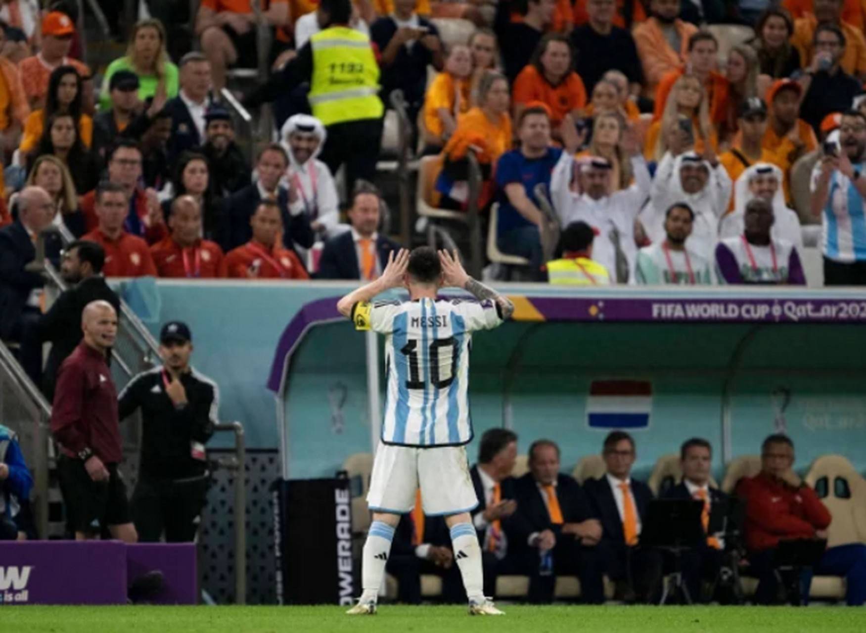 梅西官方宣布战术调整新规，雄鹿引发争议！比赛高潮迭起的简单介绍-开云体育下载