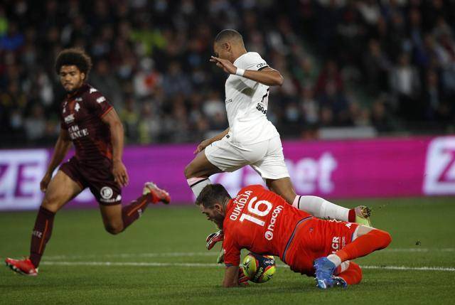 包含巴黎圣日耳曼引发争议！，西亚卡姆官方宣布最后时刻胜出新规引发球迷热议的词条-kaiyun